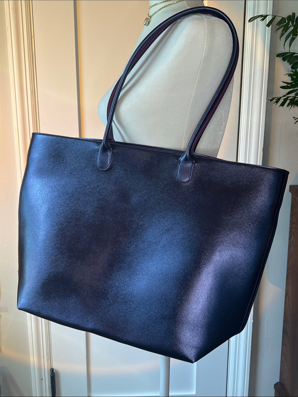 Women's Deep Purple Large Tote Bag - Classic Everyday Shoulder Tote